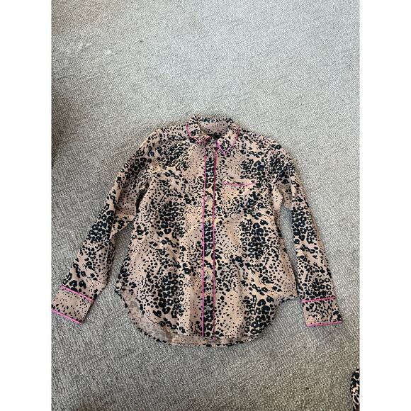 J crew cheetah linen cotton blend pants set with pink trim
Top S pants 4 - Picture 2 of 9